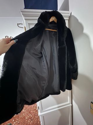 Abrigo de pelo negro