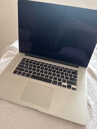 MacBook Pro 15” con Touch Bar – Perfecto estado