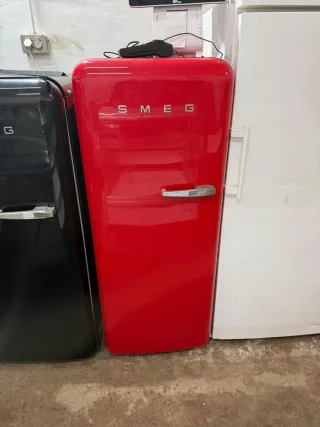 Congelador Smeg Rojo