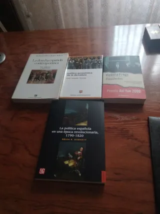Cuatro libros de historia contemporánea españa