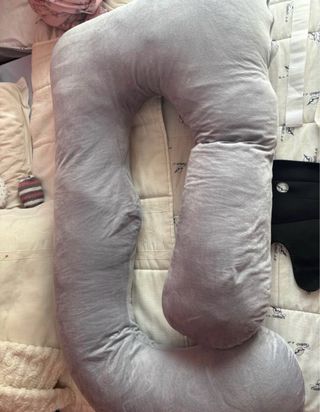 Almohada embarazo gris