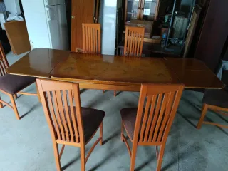 Mesa extensible y 6 sillas