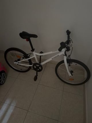 Bicicleta infantil blanca