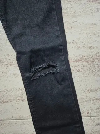 Pantalón vaquero negro
