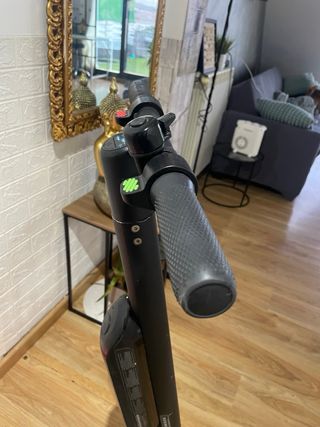 Patinete eléctrico negro