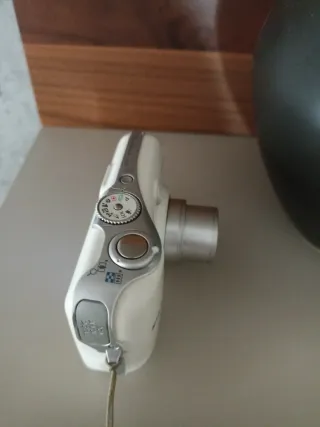 Cámara Canon E1 Digital Compacta