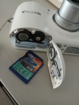 Cámara Canon E1 Digital Compacta