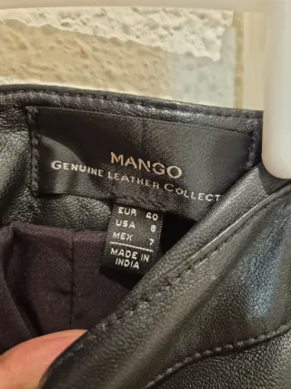 Falda midi de piel negra