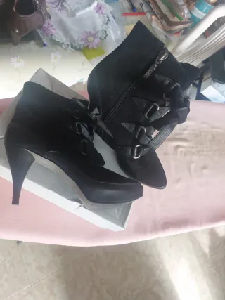 Botines piel y ante negros con plataforma