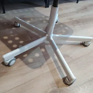 Silla de escritorio rosa con ruedas