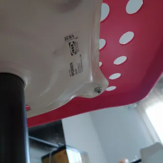 Silla de escritorio rosa con ruedas