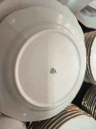 Vajilla porcelana blanca dorada flores completa