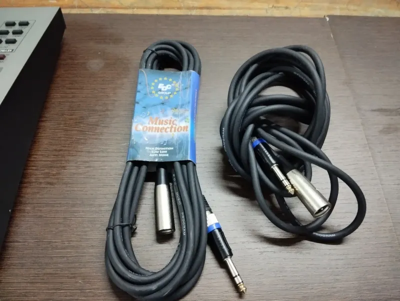 Pack Roland MC-505 + cables (nuevos) + soportes. afbeelding 4