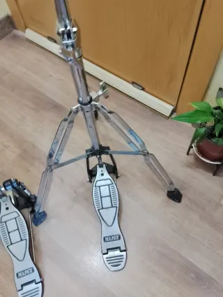 Pie hi hat y pedal bombo percusión