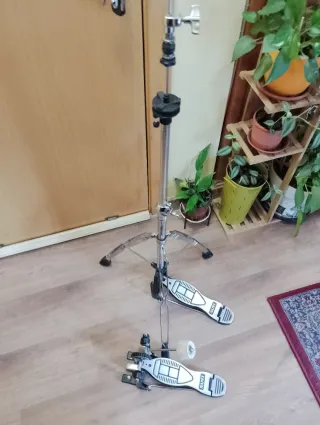 Pie hi hat y pedal bombo percusión