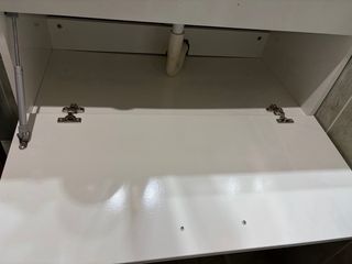 Mueble de baño blanco y gris