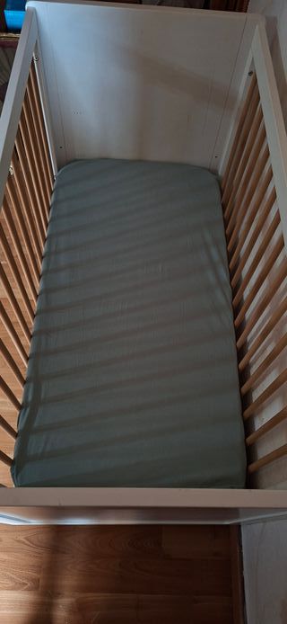 Cuna de madera para bebé