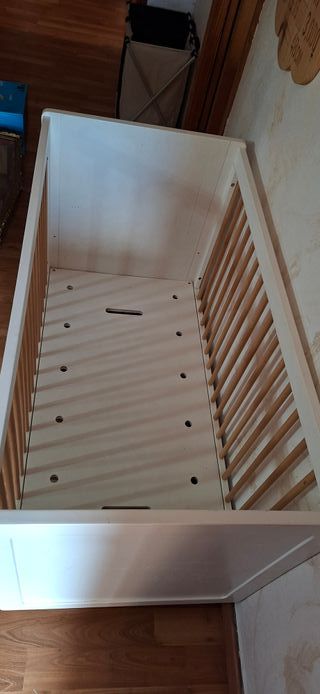 Cuna de madera para bebé