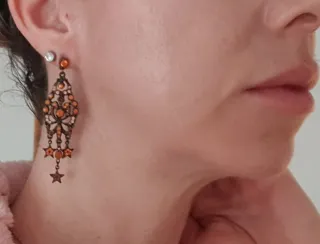 Pendientes largos con ámbar y estrellas