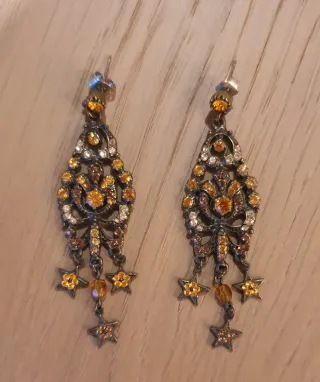 Pendientes largos con ámbar y estrellas