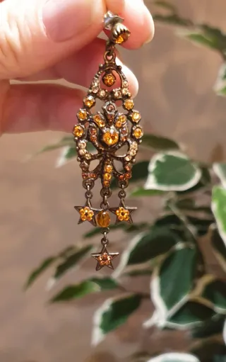 Pendientes largos con ámbar y estrellas