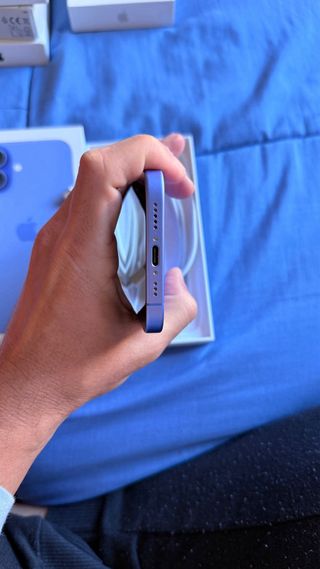 iPhone 16 128GB casi nuevo