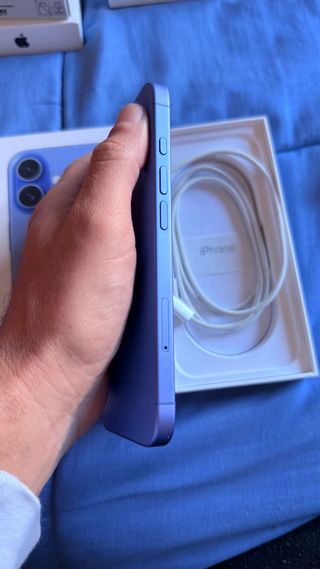 iPhone 16 128GB casi nuevo