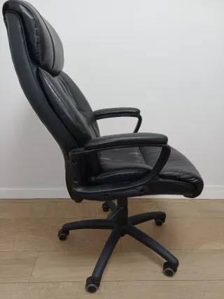Silla de oficina ergonómica negra