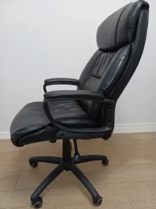 Silla de oficina ergonómica negra