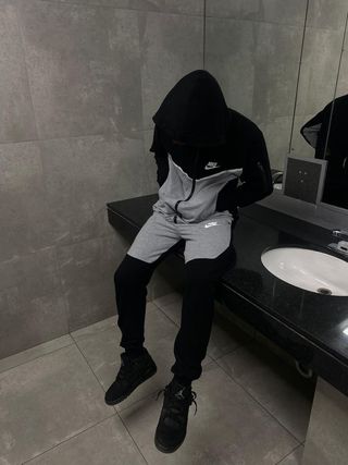 Nike Tech Fleece Pantalones Deportivos gris y negr