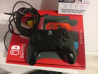 Nintendo Switch OLED roja y azul