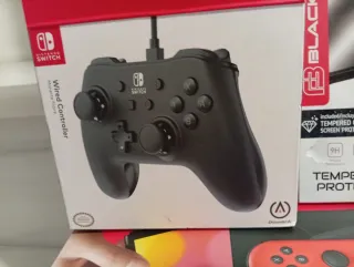 Nintendo Switch OLED roja y azul