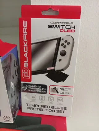 Nintendo Switch OLED roja y azul