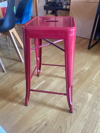 Taburete alto metal rojo