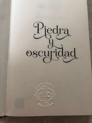 Piedra y oscuridad