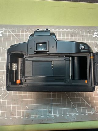 Cámara Canon EOS 100 QD analógica