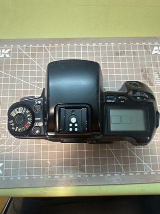 Cámara Canon EOS 100 QD analógica