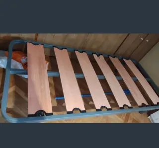 Colchón con somier individual.