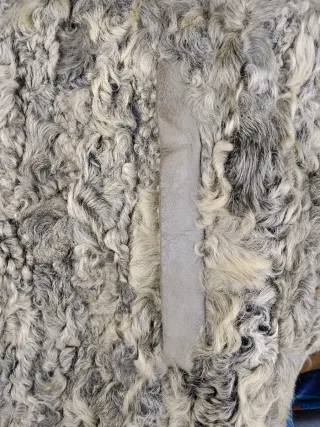 Chaquetón gris de cuero y astracán