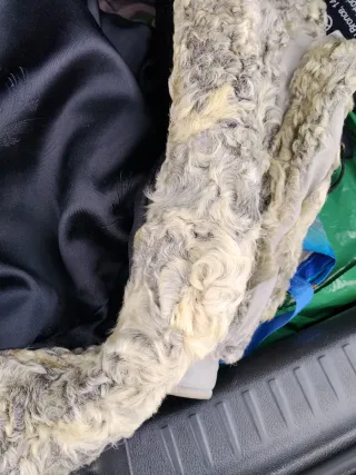 Chaquetón gris de cuero y astracán