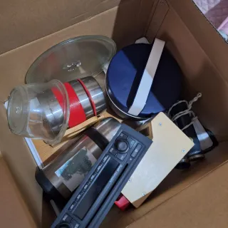 Bicicleta infantil blanca con herramienta