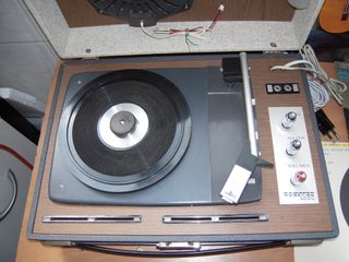 Tocadiscos Vintage COSMO Restaurado Funcionando