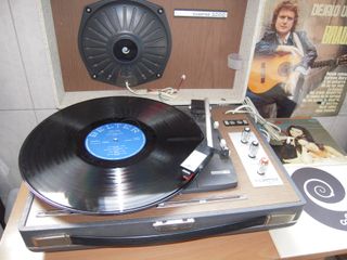 Tocadiscos Vintage COSMO Restaurado Funcionando