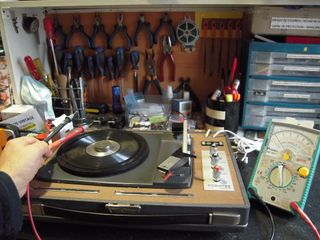 Tocadiscos Vintage COSMO Restaurado Funcionando