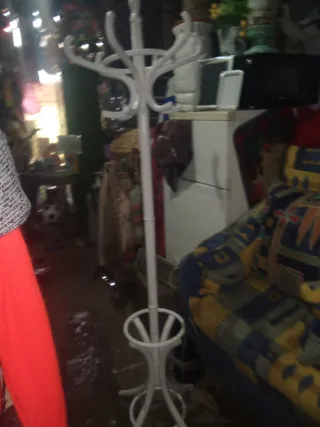 Perchero blanco antiguo