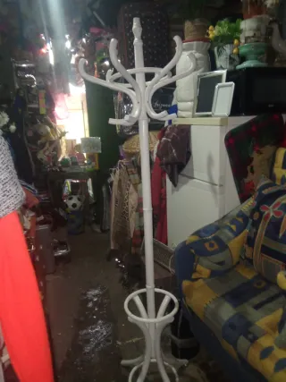 Perchero blanco antiguo