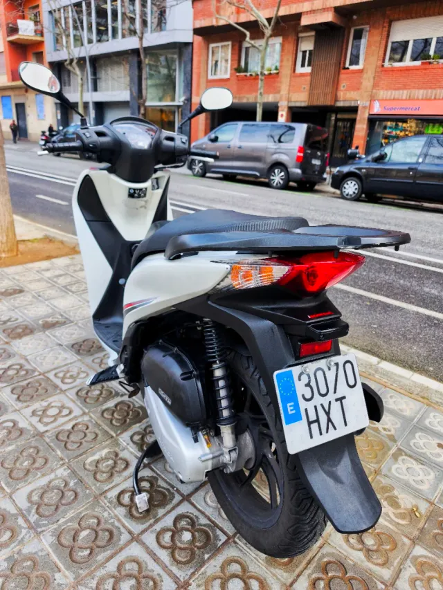 Honda SH 125D Sport Scooter - foto 4