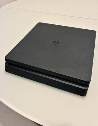 PS4 Slim 500GB + 2 Mandos