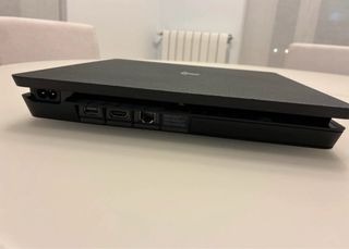 PS4 Slim 500GB + 2 Mandos