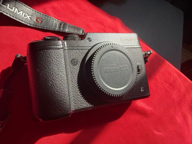 Lumix GX8.